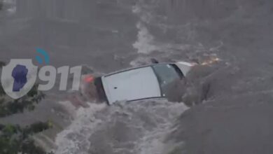 Photo of Tormenta en Córdoba: el dramático momento en el que el agua «se traga» un automóvil