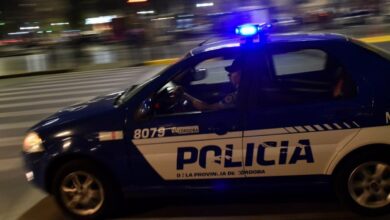 Photo of Córdoba: buscan a dos jóvenes que hirieron e intentaron robarle la moto a un policía
