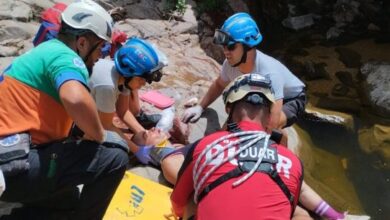 Photo of Personal del DUAR rescató a una mujer que cayó de unos 10 metros en las Siete Cascadas