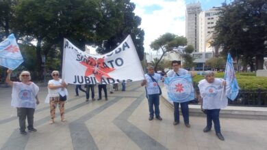 Photo of Jubilados marcharon y entraron al ANSES para apoyar a los trabajadores
