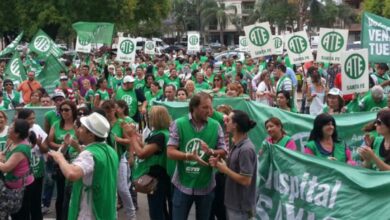 Photo of Despidos masivos en el Estado: «El 3 de abril nos vamos a presentar a trabajar»