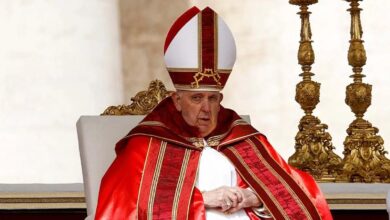 Photo of El Papa no participó del Vía Crucis del Coliseo de Roma para cuidar su salud