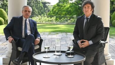 Photo of Un champagne millonario desató un inesperado cruce entre Milei y Alberto Fernández