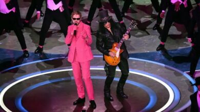 Photo of Momento épico en los Oscar: Ryan Gosling se convierte en Ken y canta junto a Slash en el escenario