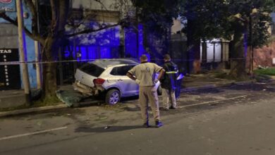 Photo of Tragedia en un barrio de Córdoba: falleció una mujer al chocar contra un árbol