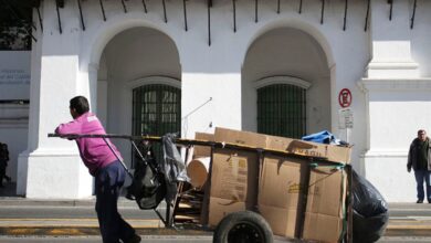 Photo of Una familia debe ganar casi $700.000 para no ser pobre en Argentina