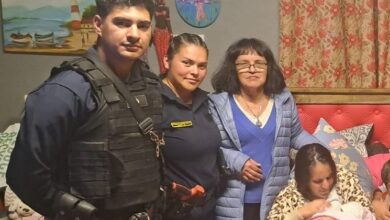Photo of Policías asistieron a un mujer en parto en barrio Bella Vista