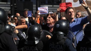 Photo of Incidentes entre docentes y Policía de la Ciudad de Buenos Aires por protocolo antipiquetes