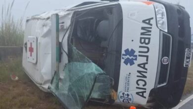 Photo of Una ambulancia volcó en el camino de las Altas Cumbres