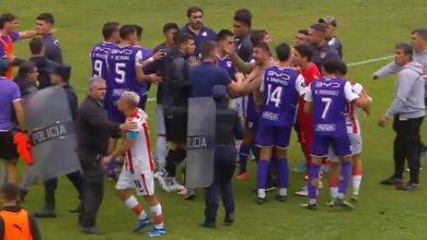 Photo of El partido entre Defensor Sporting y River Plate en Uruguay terminó en una batalla campal entre los jugadores