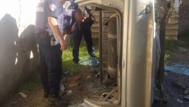 Photo of Tres jóvenes fueron detenidos mientras estaban desmantalendo un auto en Guiñazú
