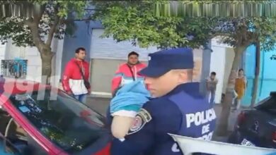 Photo of Desesperante: policías auxiliaron a un bebé que estaba muriendo ahogado con comida