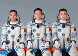 Photo of Titulares de Xinhua: Astronautas chinos regresan a salvo tras cumplir misión de 6 meses en estación espacial