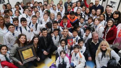 Photo of El Coro de la Asociación de Jóvenes por el Arte y la Cultura brinda su versión del Himno Nacional Argentino con un toque cordobés