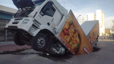 Photo of Río Cuarto: un pozo «se tragó» un camión con acoplado