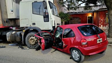 Photo of Córdoba: un camión se cruzó de carril y embistió de frente a un auto