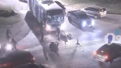 Photo of Córdoba: un colectivo chocó a una moto que estaba parada y dejó dos heridos