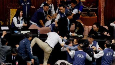 Photo of Escándalo en Taiwan: robo, trompadas y empujones en el Congreso