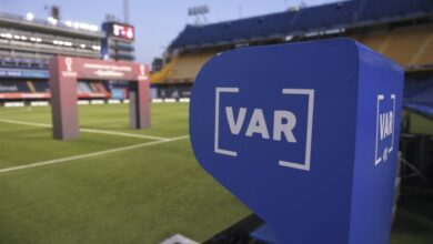 Photo of La FIFA anunció importantes cambios en el VAR: los DT podrán pedirle al árbitro que revise jugadas