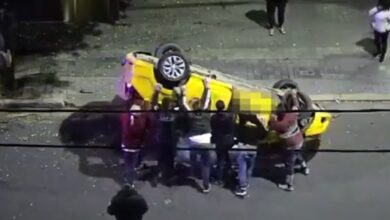 Photo of Video: un taxi chocó y volcó esta madrugada en Córdoba