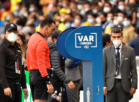 Photo of La FIFA implementará una importante modificación con respecto al VAR