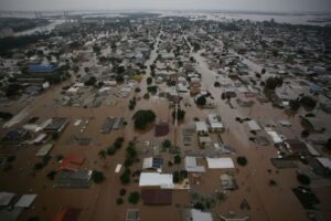 Photo of Ascienden a 100 los muertos por las lluvias torrenciales en Rio Grande do Sul