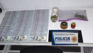 Photo of Detuvieron a tres hombres con 10 mil dólares y drogas cerca de Cruz del Eje
