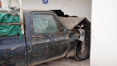 Photo of Una camioneta quedó incrustada contra una vivienda en barrio San Roque