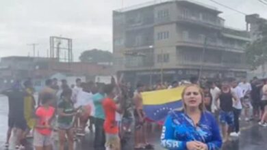 Photo of Cacerolazos y protestas en las calles de Venezuela tras las elecciones que proclaman a Maduro