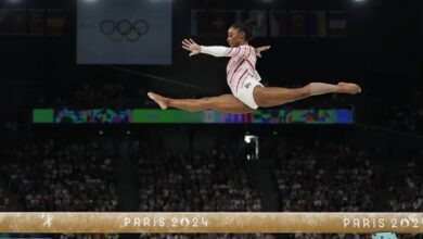 Photo of Simone Biles lideró a Estados Unidos hacia lo más alto del podio