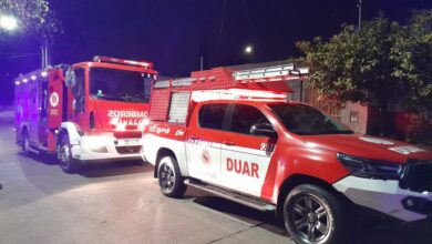 Photo of Lograron rescatar a un hombre del incendio de su casa en un barrio de Córdoba