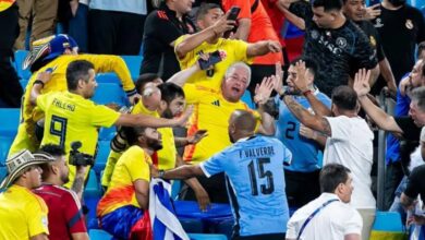 Photo of Quiénes son los jugadores uruguayos a los que Conmebol informó por pelearse con hinchas