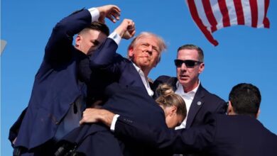 Photo of Dos muertes y Trump con heridas leves en un atentado durante un acto de campaña