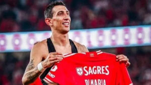 Photo of La furia de los hinchas Canallas ante la decisión de Di María de continuar en Benfica