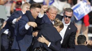 Photo of Donald Trump fue atacado con disparos en un acto de campaña