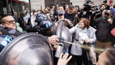 Photo of Policía lanzó gas pimienta a jubilados que protestaban en el Congreso