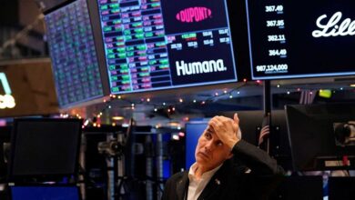 Photo of El «lunes negro» de los mercados golpea fuerte los activos argentinos