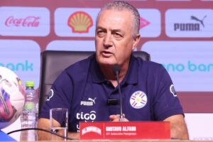 Photo of Gustavo Alfaro fue presentado como nuevo entrenador de la selección de Paraguay