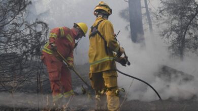 Photo of Incendios en Córdoba: bomberos luchan contra el fuego a la espera de una tregua