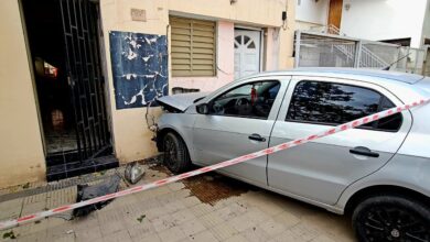 Photo of Perdió el control del auto y chocó contra una vivienda en Córdoba