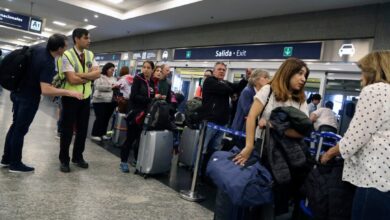 Photo of Paro de pilotos de Aerolíneas Argentinas: 150 vuelos y 15 mil pasajeros afectados