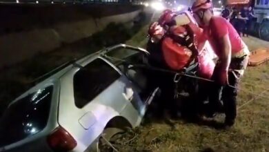 Photo of Rescate en Córdoba: despistaron y quedaron a punto de caer a un canal