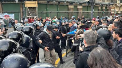 Photo of Tras la votación: gases lacrimógenos, palos y balas de gomas a los manifestantes