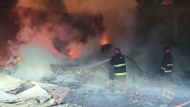 Photo of Se incendió una maderera en Córdoba: las llamas alcanzaron a una casa