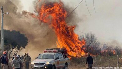 Photo of Sin descanso y esperando las lluvias: bomberos combaten tres focos de incendio en Córdoba