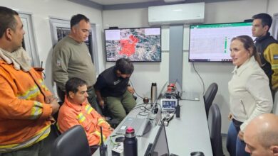 Photo of Myrian Prunotto visitó a quienes combaten incendios en las sierras