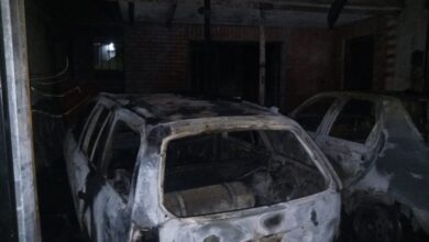 Photo of Se incendiaron tres autos estacionados en una vivienda de barrio Pueyrredón