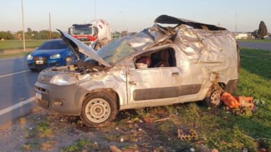 Photo of Despiste y vuelco en Córdoba: un Fiat Fiorino se accidentó en avenida Circunvalación