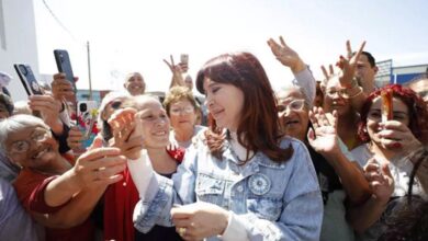 Photo of CFK recorrió La Matanza de la mano de un cura: «Dios va a ayudar al pueblo argentino»