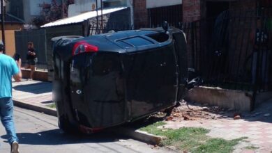 Photo of Un auto impactó contra las rejas de una casa en barrio San Rafael